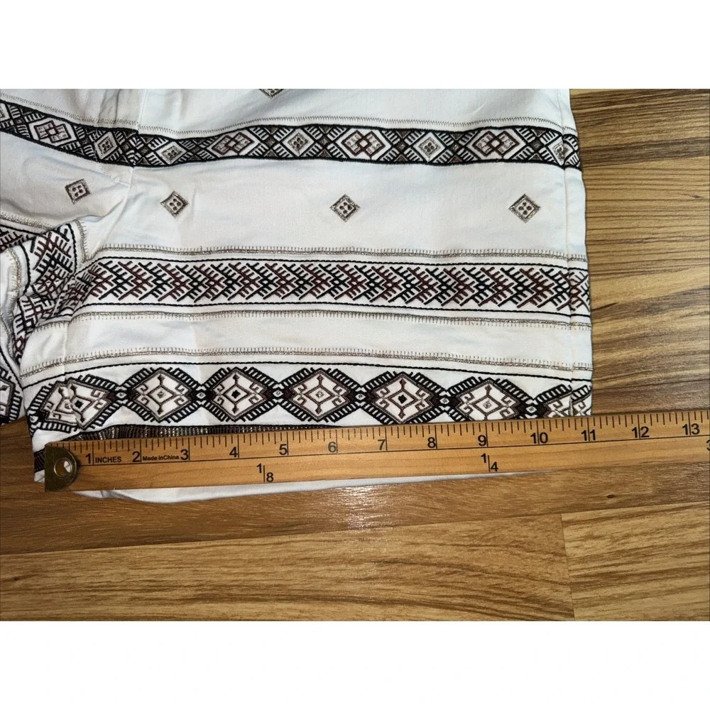White House Black Market 5 Inch Short‎ Womens 12P White Mid Rise Stretch